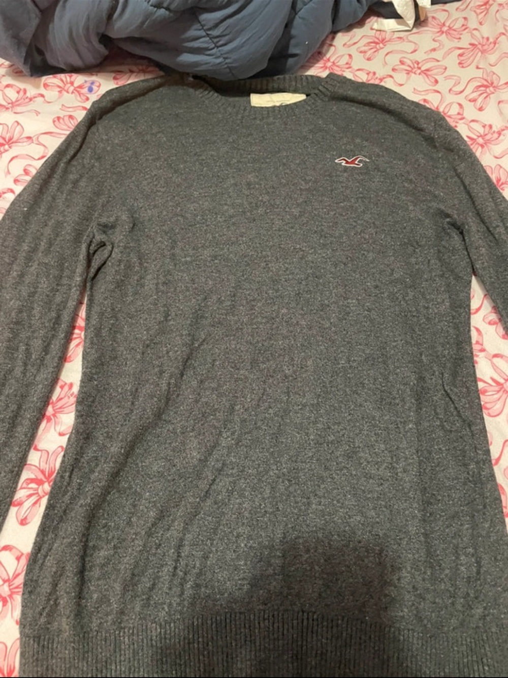 Hollister Men's Charcoal Gray Long-Sleeve Crew Sweatshirt